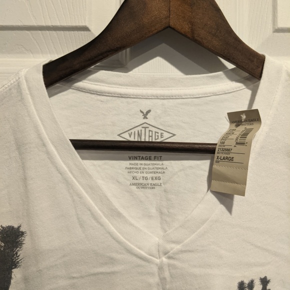 AE American Eagle T-Shirt V-Neck Vintage Design Men's XL Ar… - Picture 4 of 8